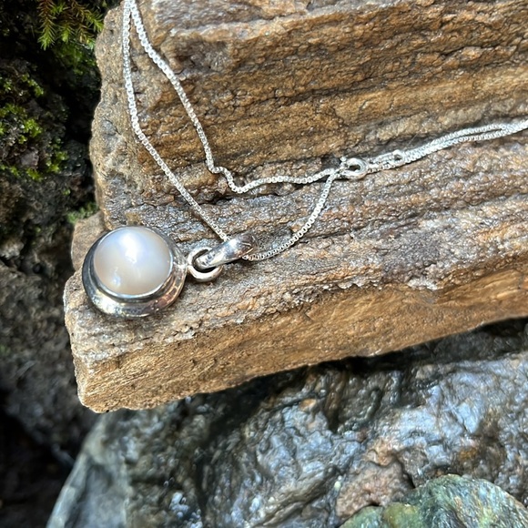 Moonstone Set in Sterling Silver Pendant 925 Marked with 18” Box Chain - Picture 6 of 8